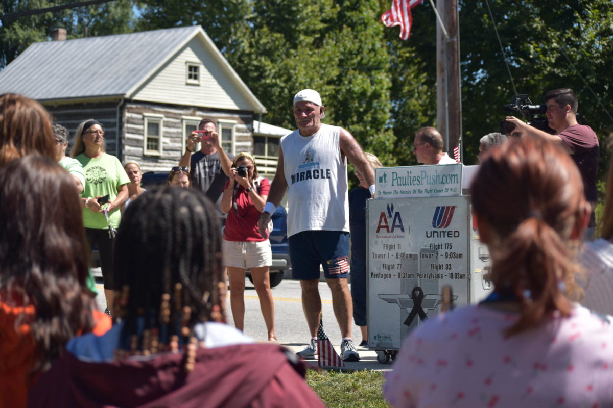 Paulie Veneto tells his story to a group of Big Spring Students.  He discussed his colleagues who were lost on 9/11.
