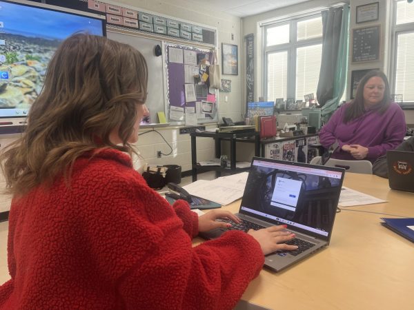 Alisha Mellott logs into her college application portal. Students can use the Common Application to help them apply to multiple colleges at the same time. 