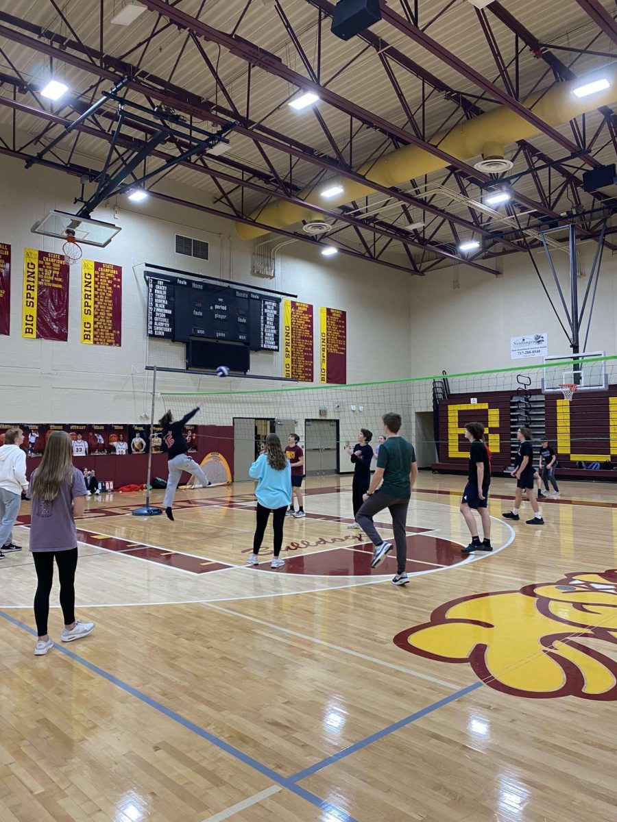 Max's long's dominant team tries to score a point. This team continues the streak to remain undefeated 